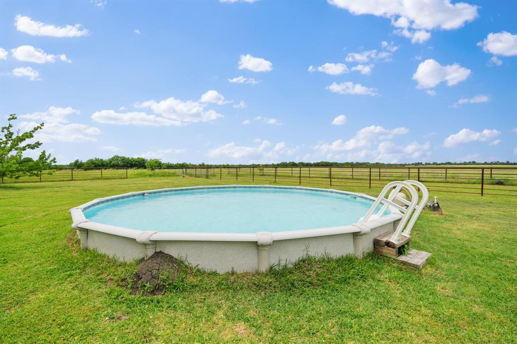 404 Fm 1566 Property Photo 23