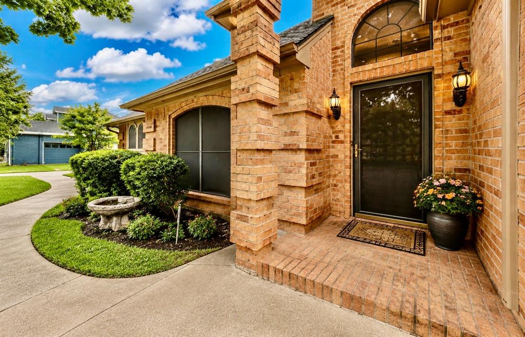 413 Lincoln Oaks Drive Property Photo 4