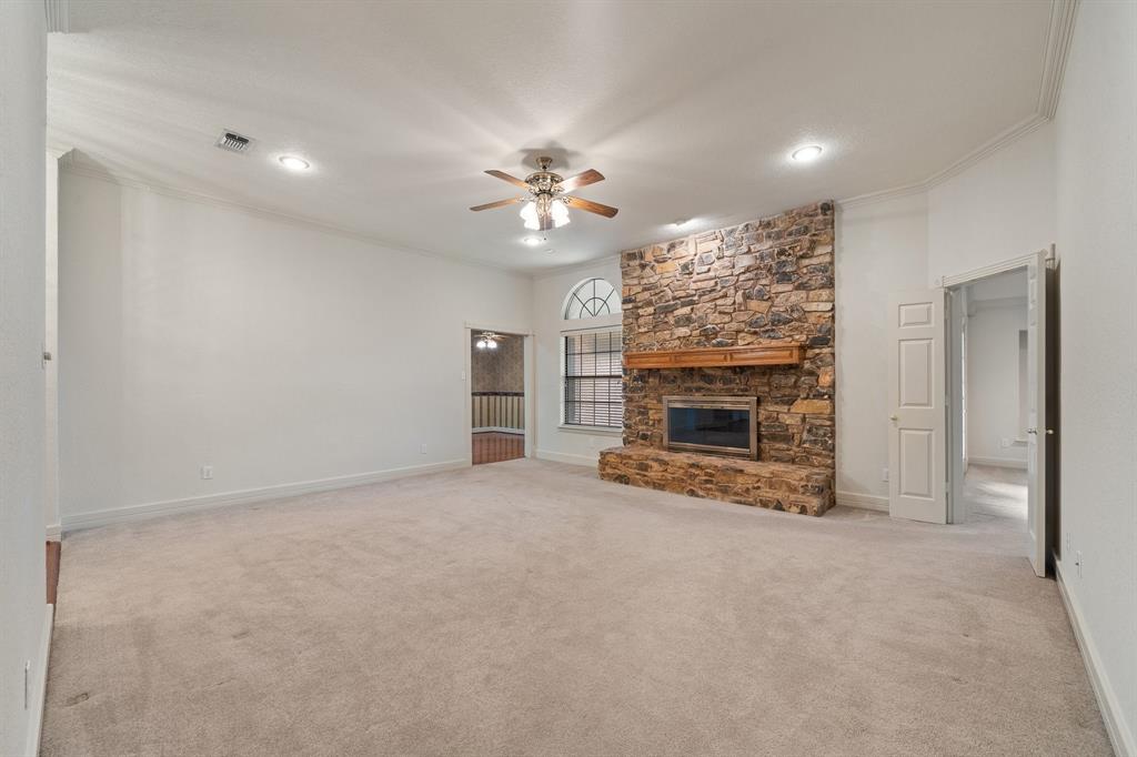 413 Lincoln Oaks Drive Property Photo 6