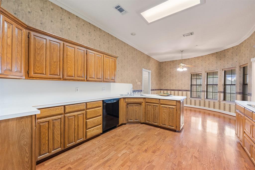 413 Lincoln Oaks Drive Property Photo 12