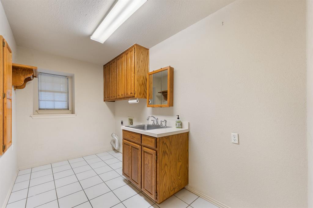 413 Lincoln Oaks Drive Property Photo 21