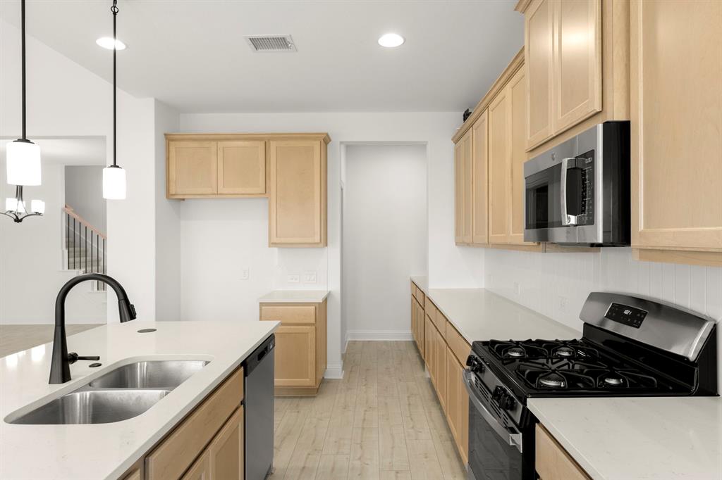 3120 Goldfinch Drive Property Photo 4