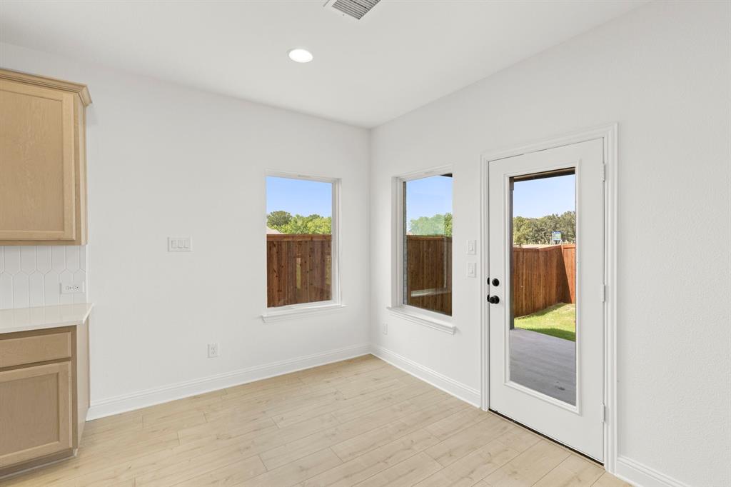 3120 Goldfinch Drive Property Photo 8