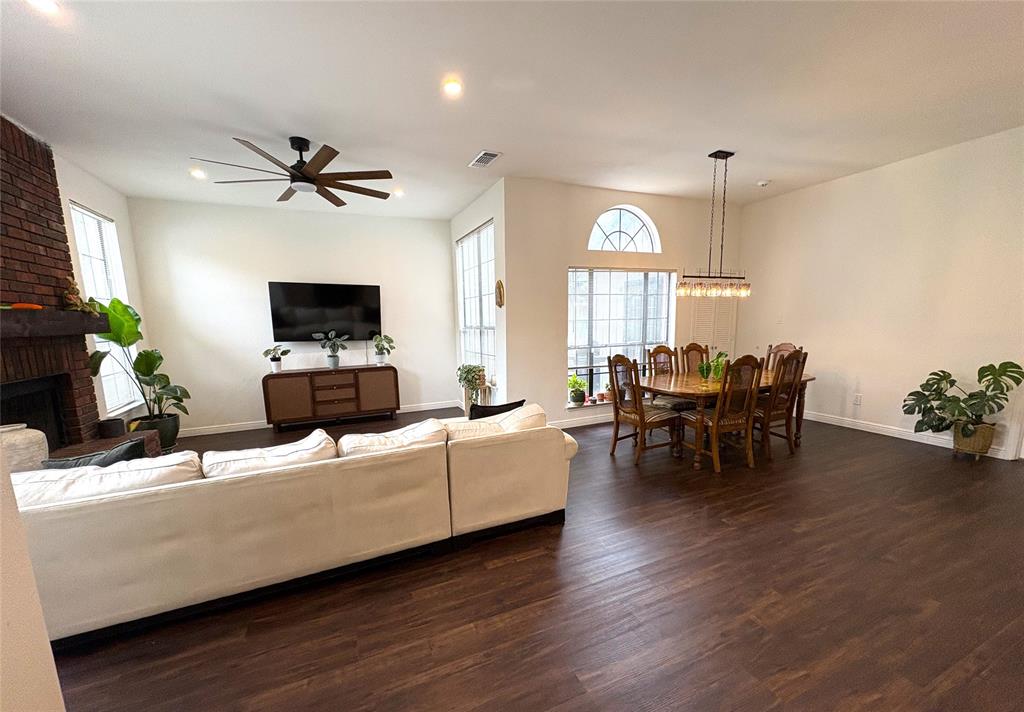 6923 Rolling Creek Lane Property Photo 4