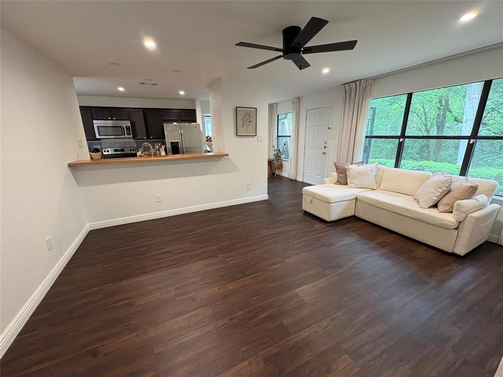 6923 Rolling Creek Lane Property Photo 6