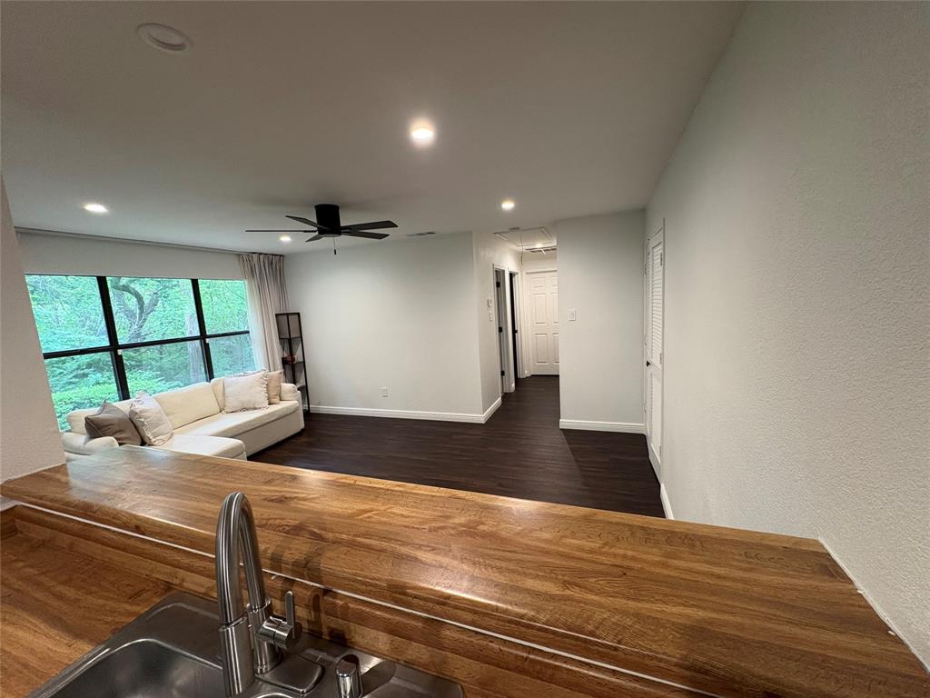 6923 Rolling Creek Lane Property Photo 8