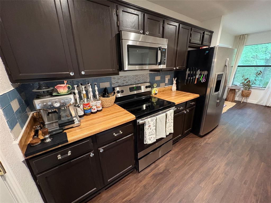 6923 Rolling Creek Lane Property Photo 11