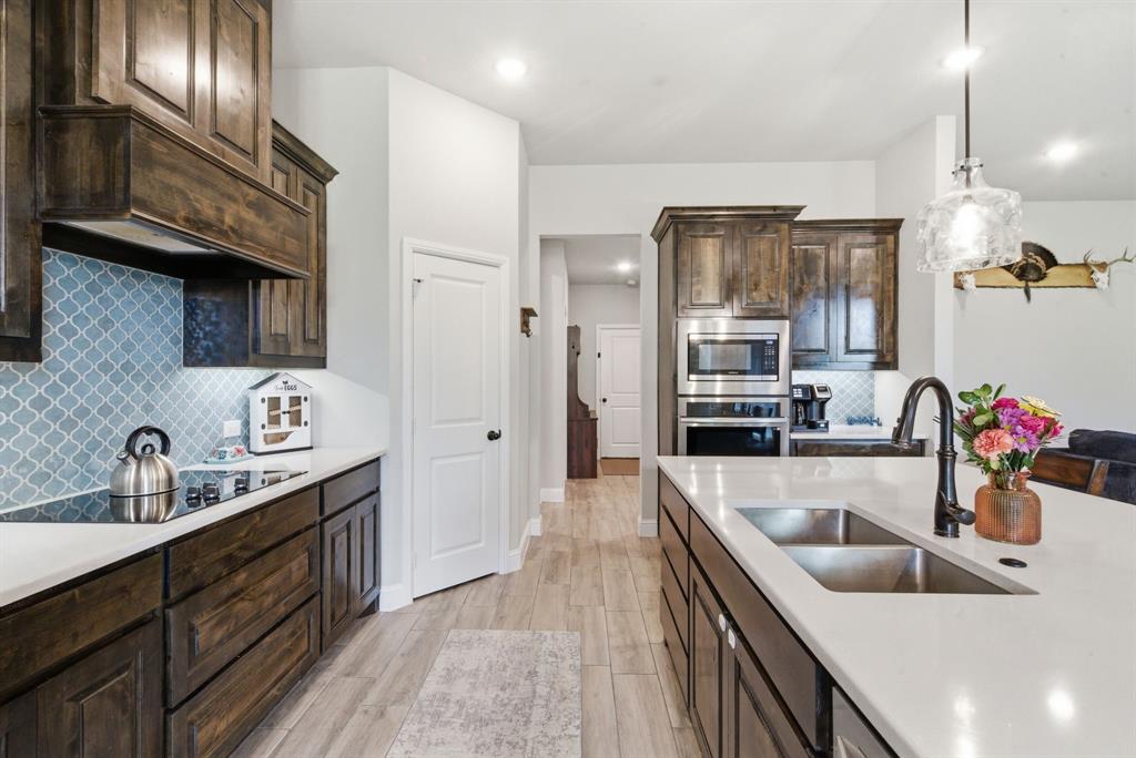 404 Oak Meadow Lane Property Photo 4