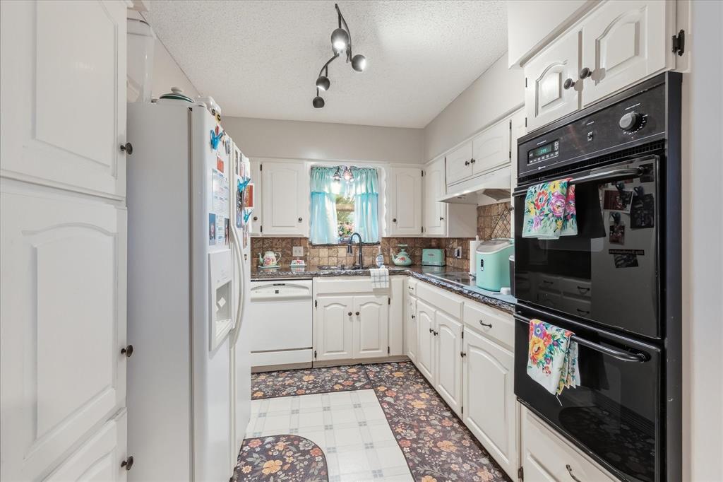 2604 Meadow Place Property Photo 8