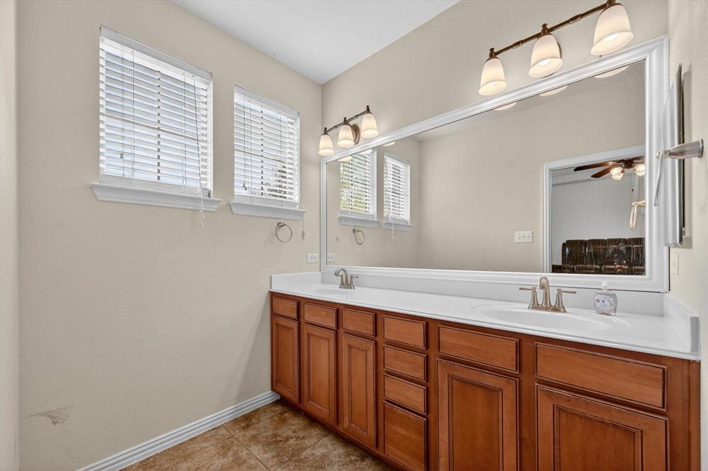828 Apple Hill Drive Property Photo 9
