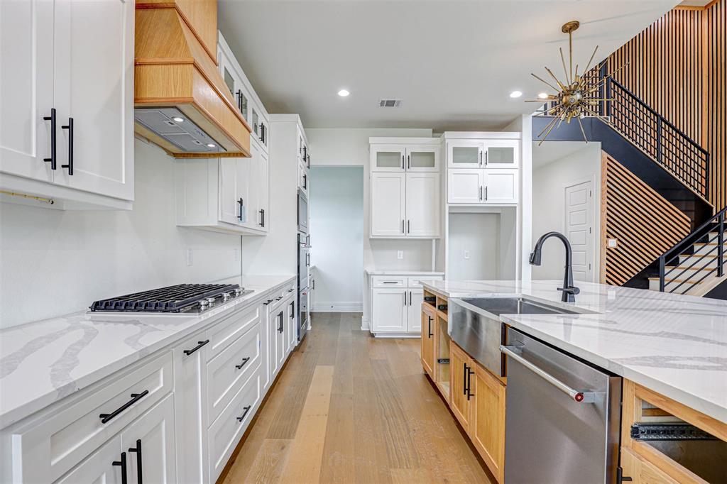 208 Utopia Court Property Photo 4