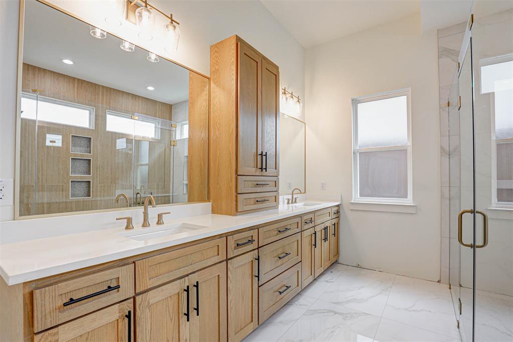 208 Utopia Court Property Photo 11