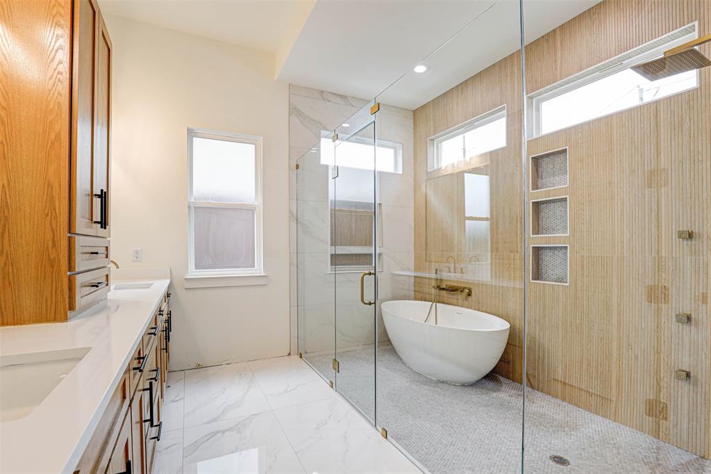 208 Utopia Court Property Photo 12