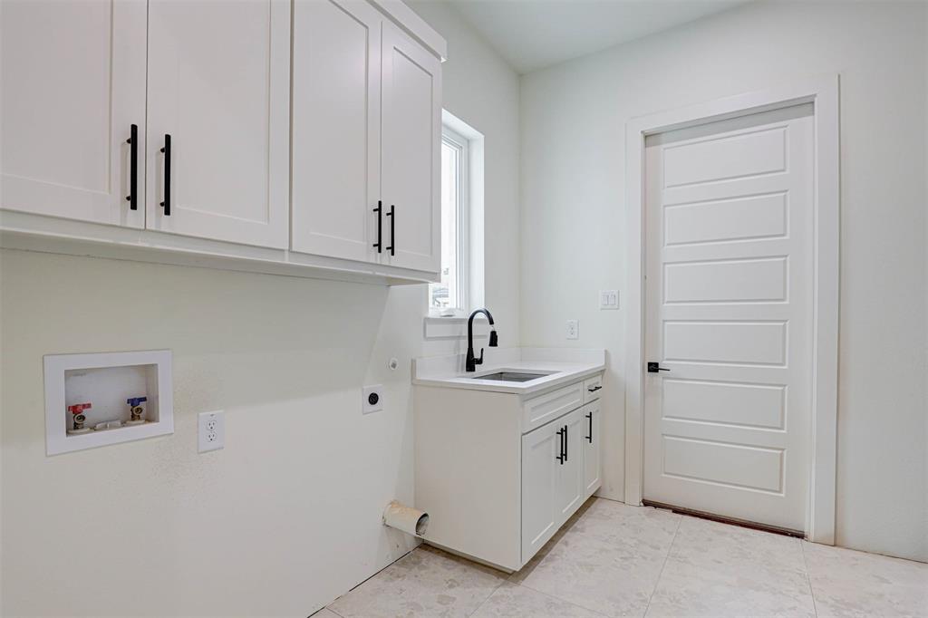 208 Utopia Court Property Photo 14