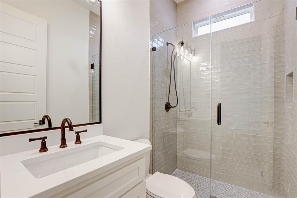 208 Utopia Court Property Photo 17