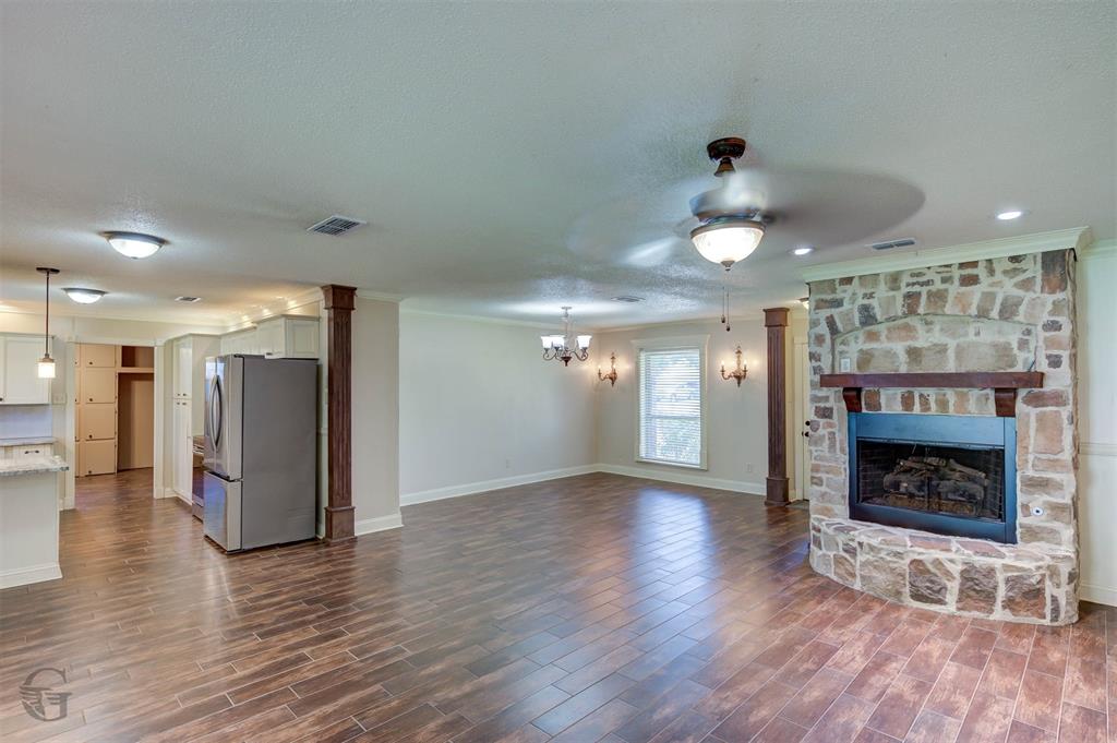 1905 Miles Street Property Photo 4