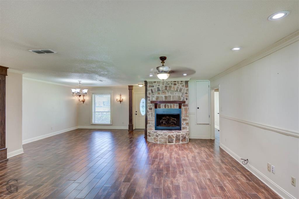 1905 Miles Street Property Photo 6