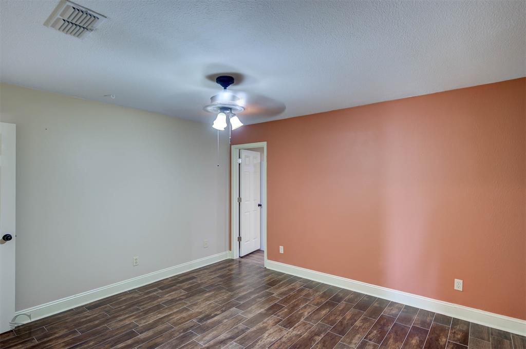 1905 Miles Street Property Photo 9