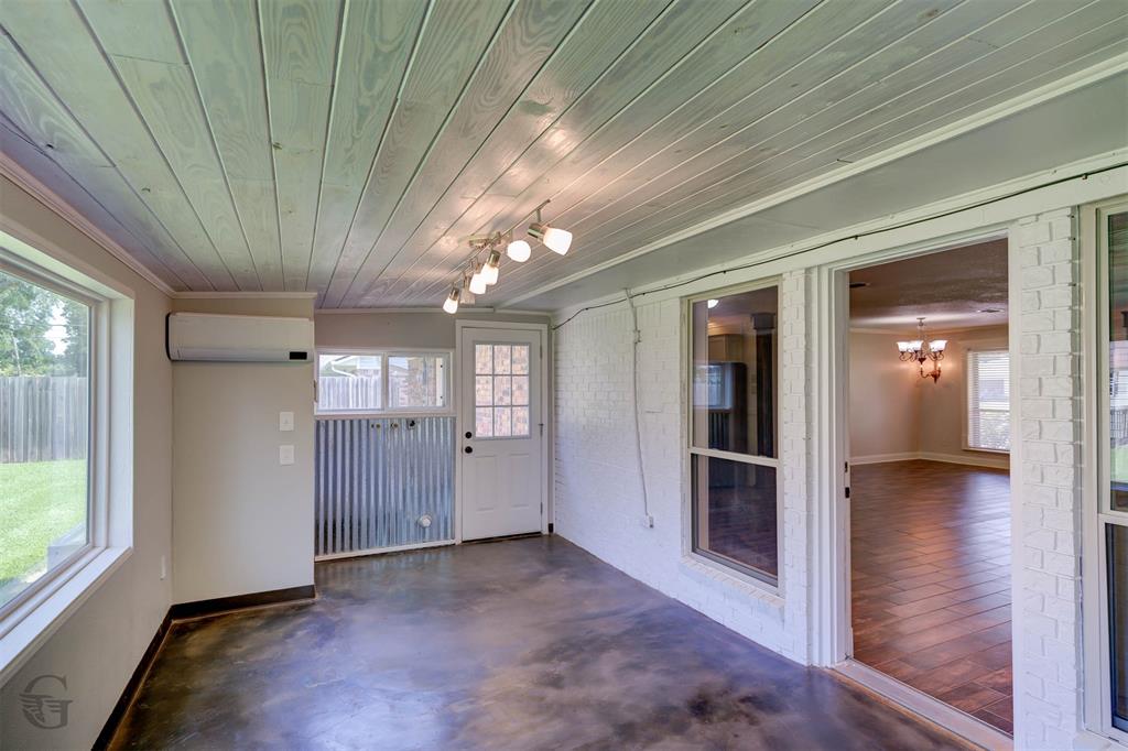 1905 Miles Street Property Photo 12