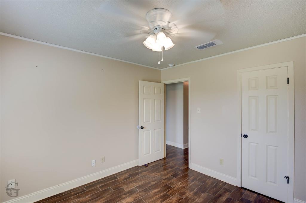 1905 Miles Street Property Photo 21