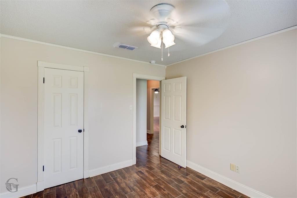 1905 Miles Street Property Photo 23