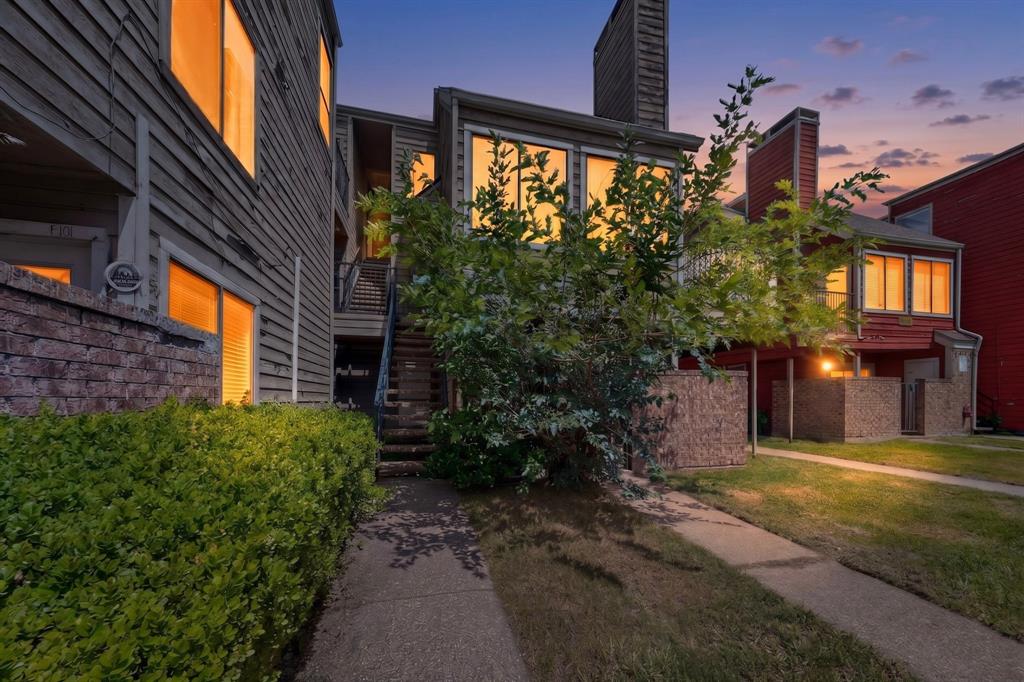 9811 Walnut Street 203 Property Photo 1
