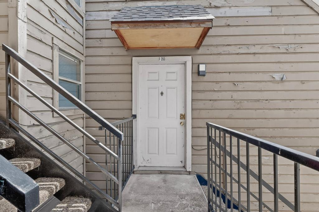 9811 Walnut Street 203 Property Photo 3