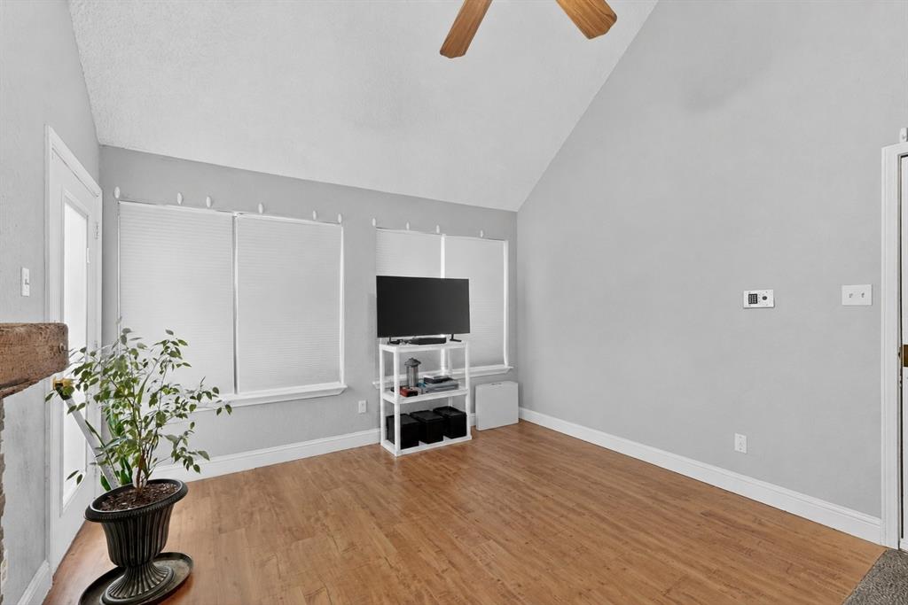 9811 Walnut Street 203 Property Photo 6