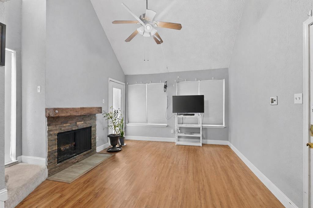 9811 Walnut Street 203 Property Photo 7