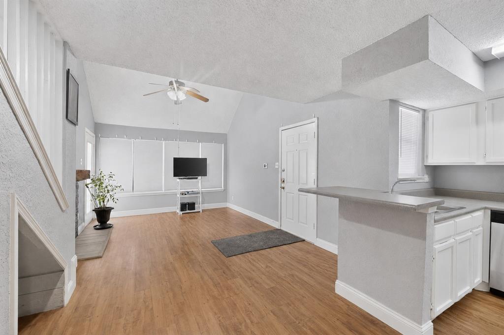 9811 Walnut Street 203 Property Photo 11