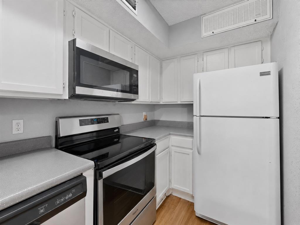 9811 Walnut Street 203 Property Photo 13