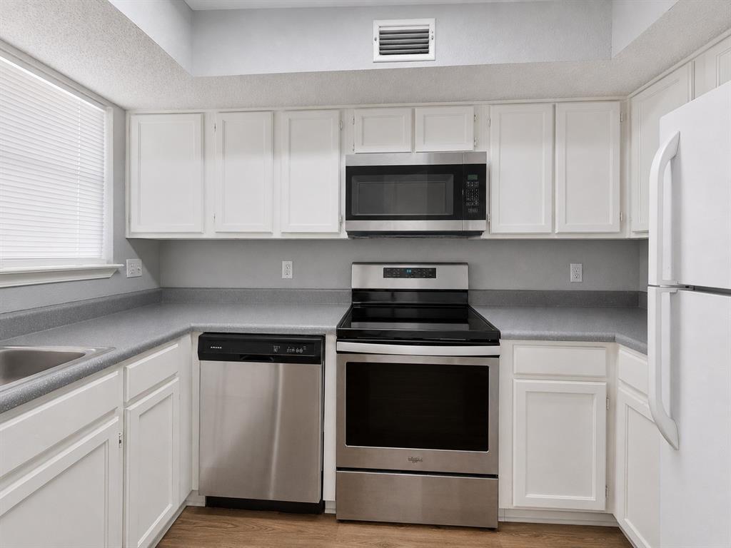 9811 Walnut Street 203 Property Photo 14