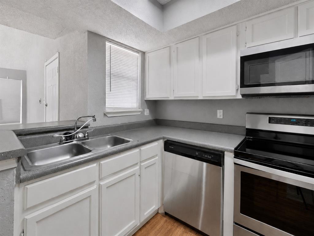 9811 Walnut Street 203 Property Photo 15