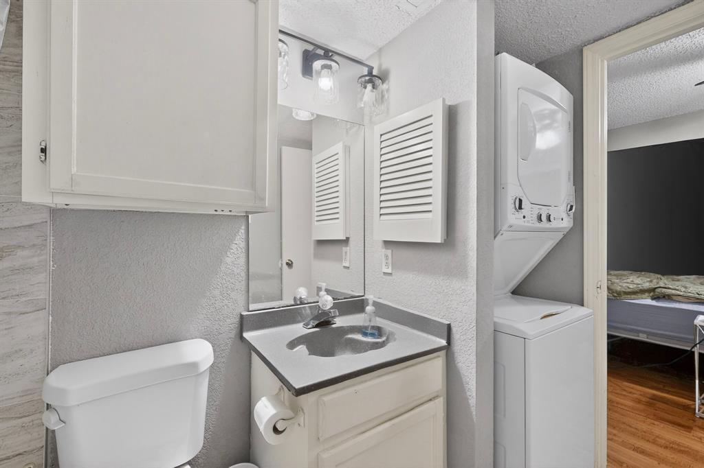 9811 Walnut Street 203 Property Photo 21