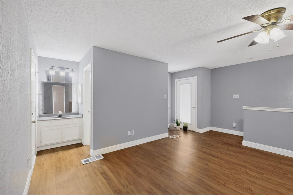 9811 Walnut Street 203 Property Photo 24