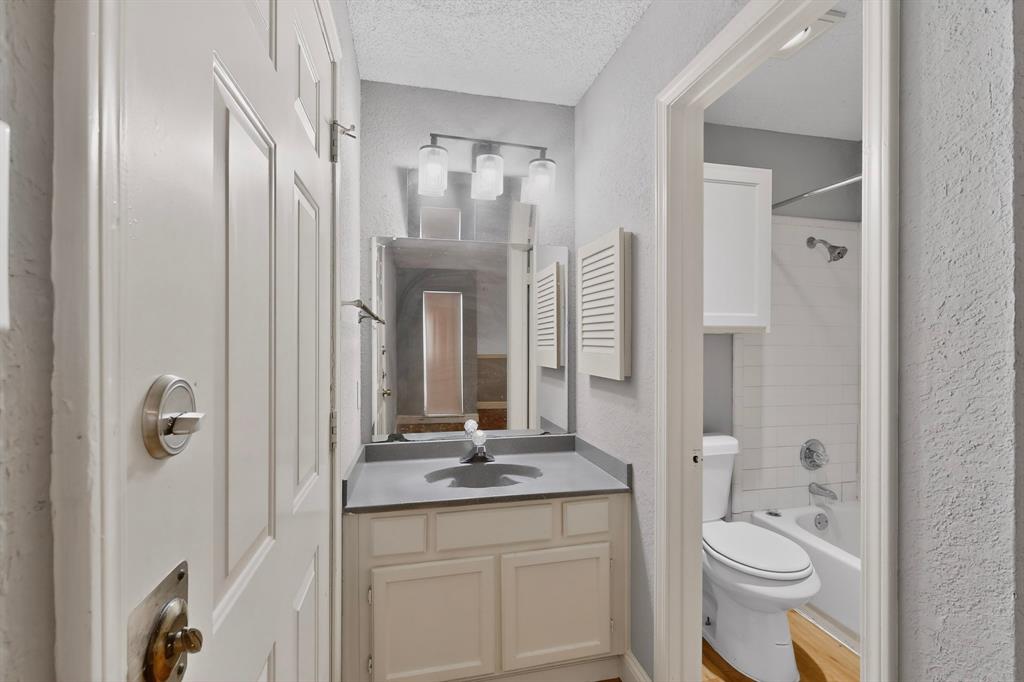 9811 Walnut Street 203 Property Photo 26