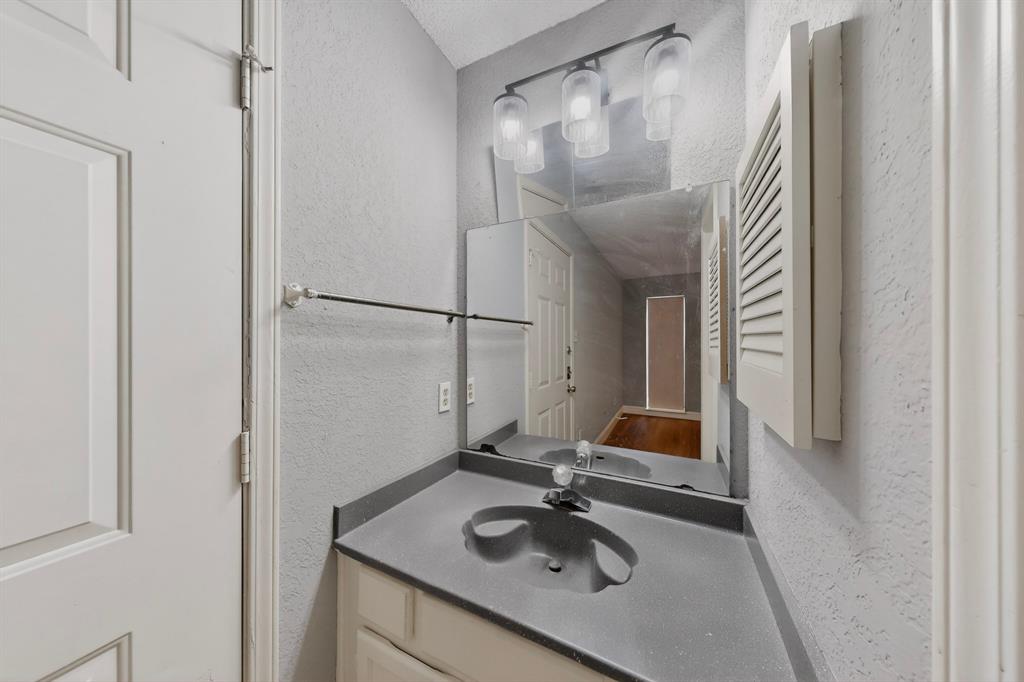 9811 Walnut Street 203 Property Photo 27