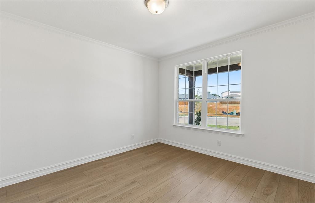 3308 Red Deer Road Property Photo 4