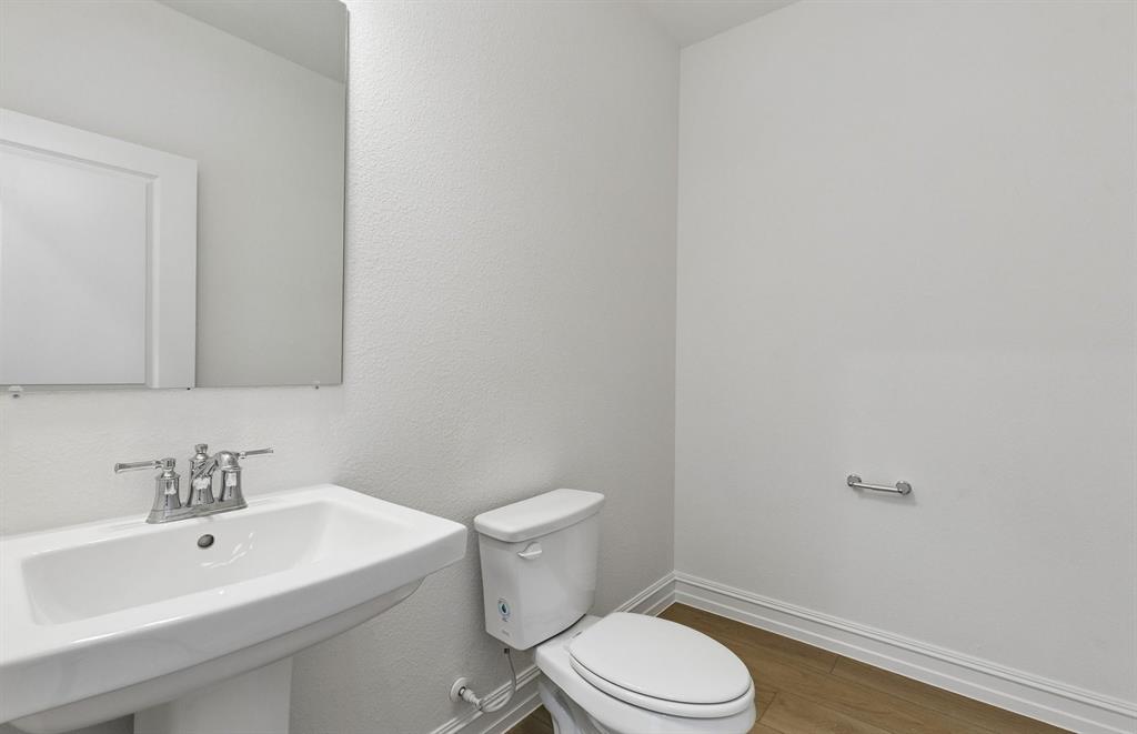3308 Red Deer Road Property Photo 5