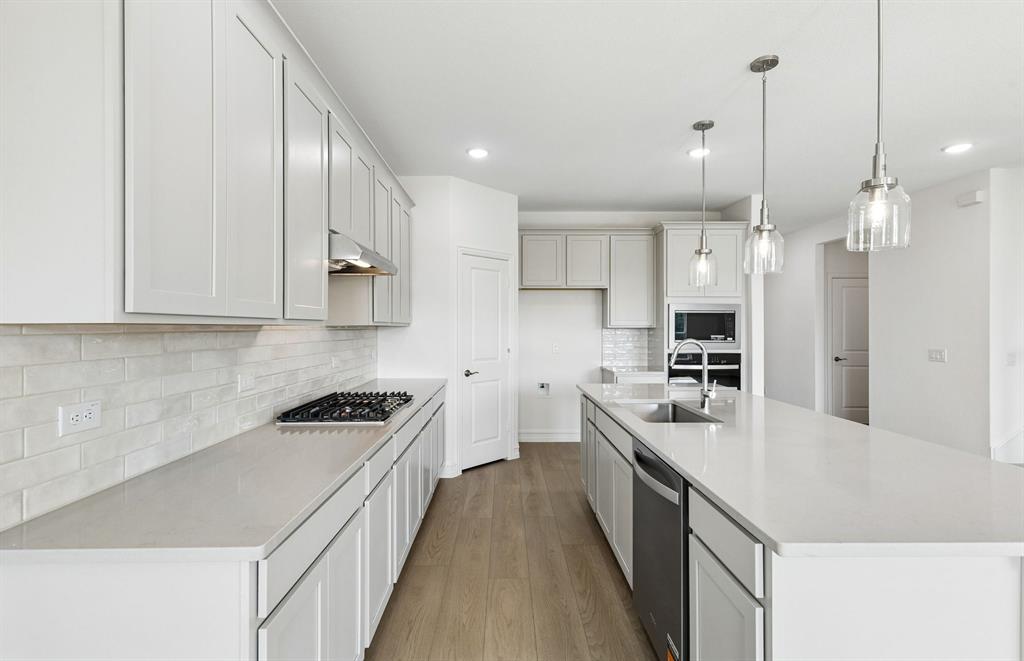 3308 Red Deer Road Property Photo 8