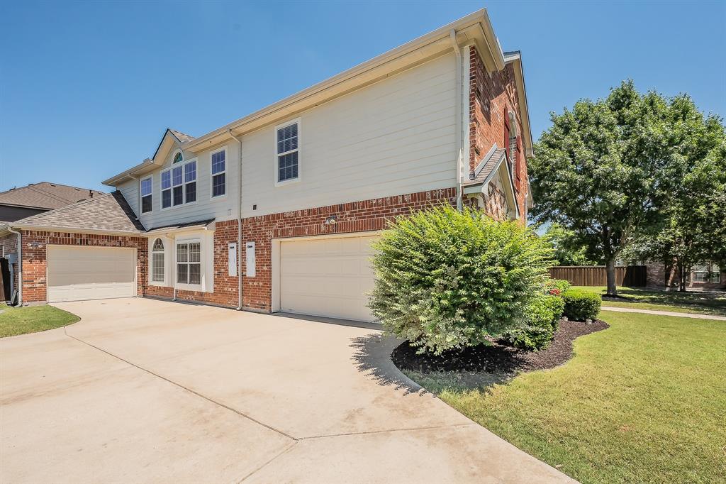 800 Oriole Drive Property Photo 2