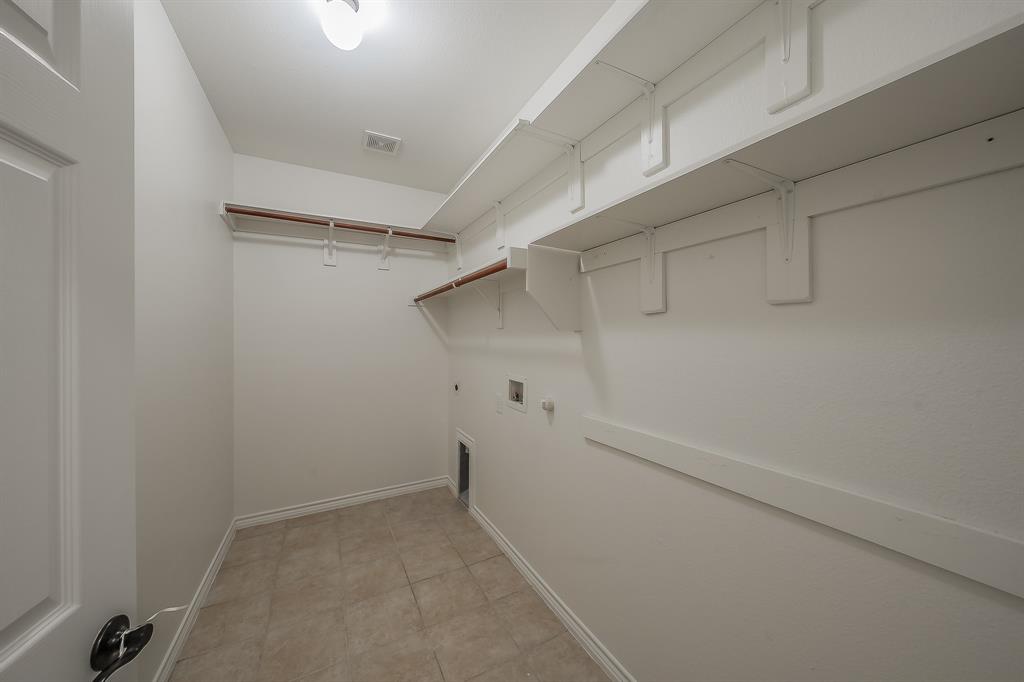 800 Oriole Drive Property Photo 8