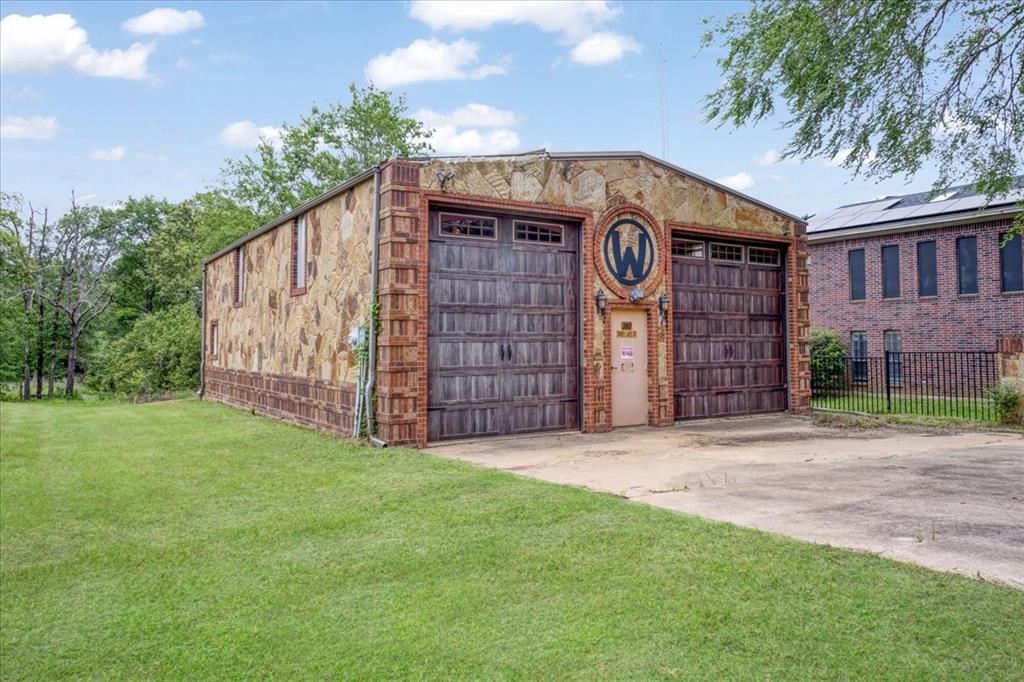 380 Timber Lakes Drive Property Photo 4