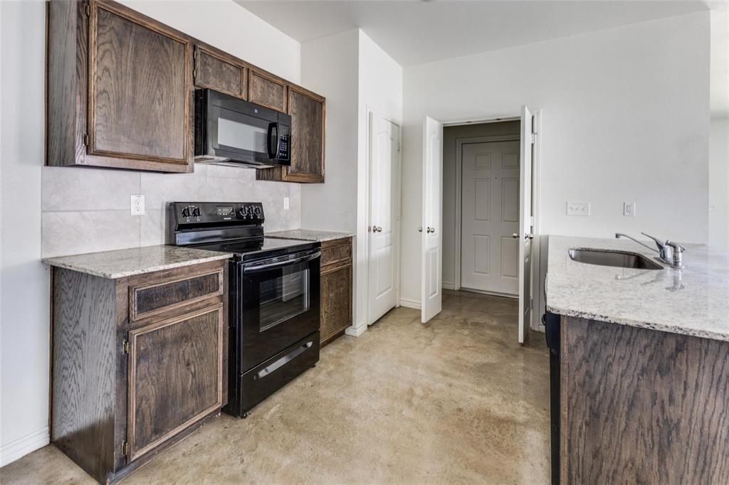 6011 Amelia Earhart Boulevard B Property Photo 4