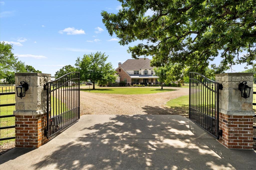 5900 Kings Creek Drive Property Photo 1