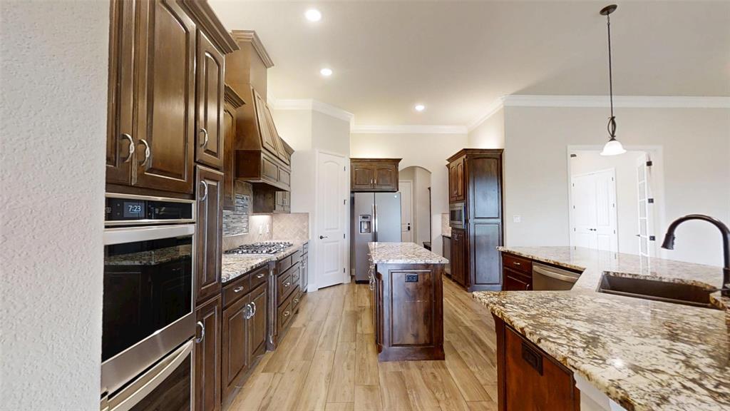 2025 Clive Drive Property Photo 7