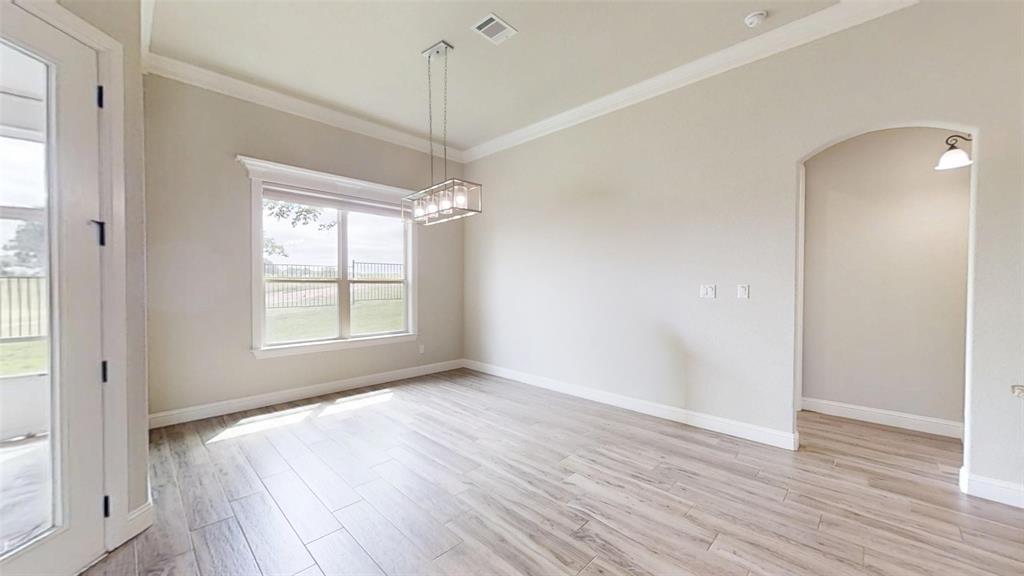 2025 Clive Drive Property Photo 11