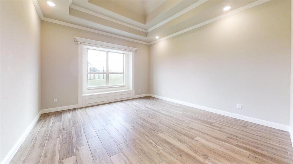 2025 Clive Drive Property Photo 12