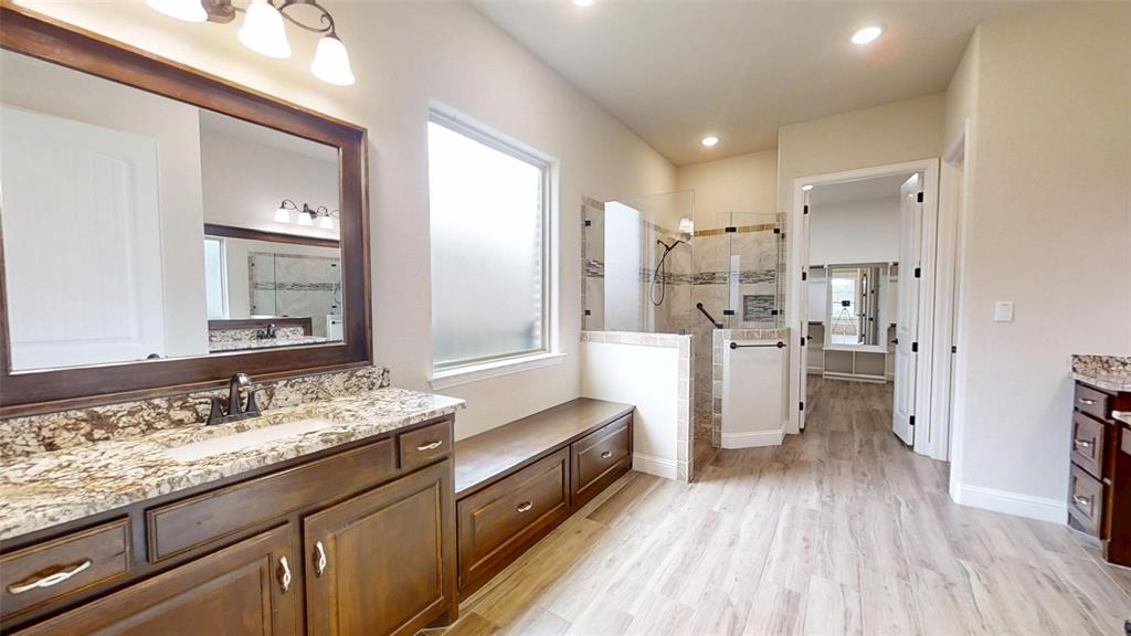 2025 Clive Drive Property Photo 15