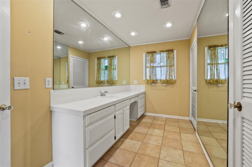 716 Westwood Drive Property Photo 10